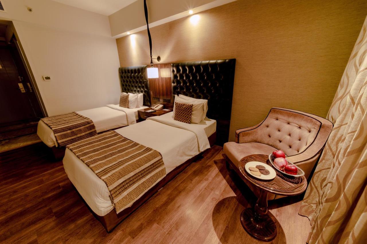 Sarovar Portico 4*