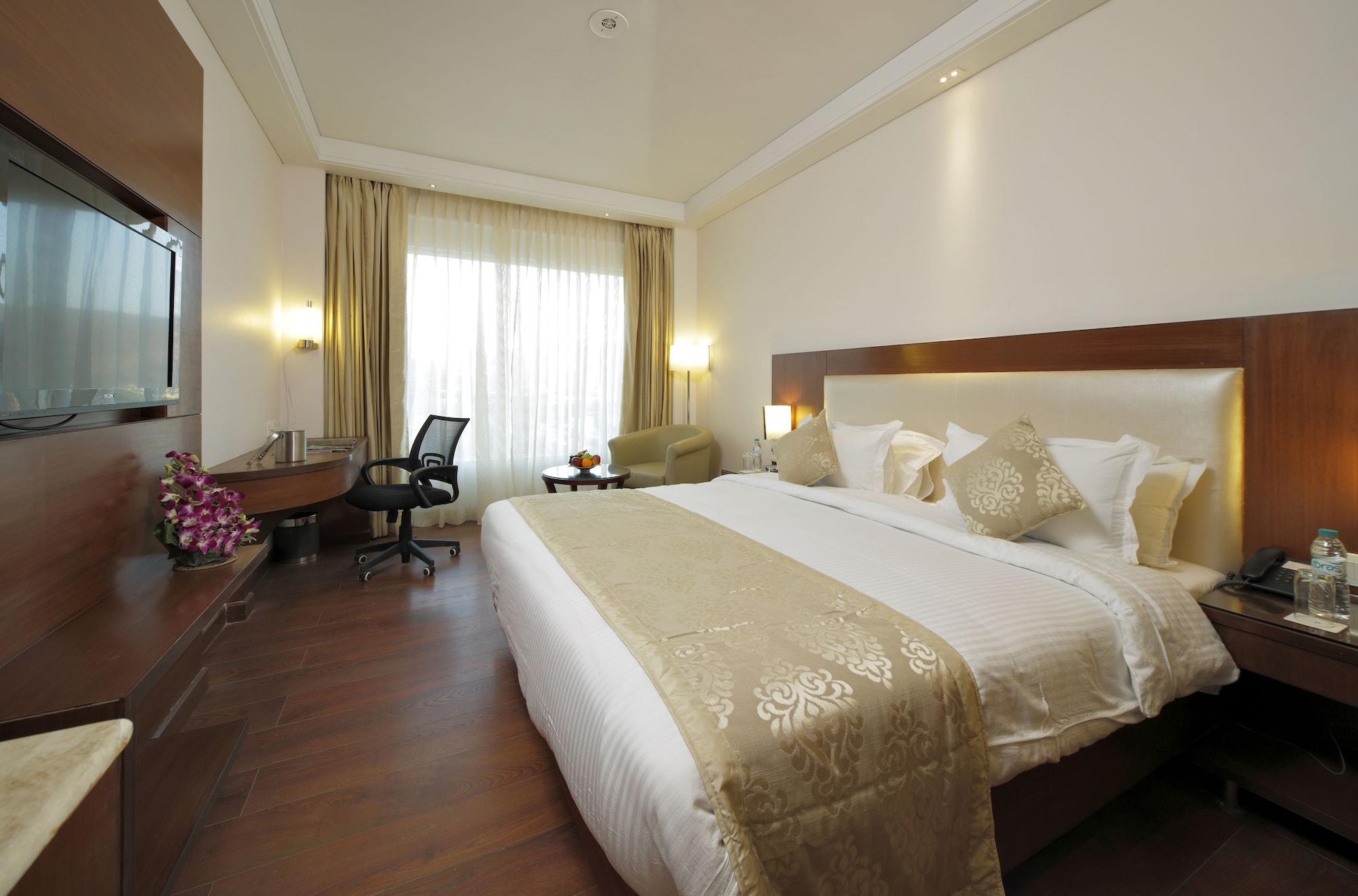 Regenta Jal Mahal, Hotel 4*