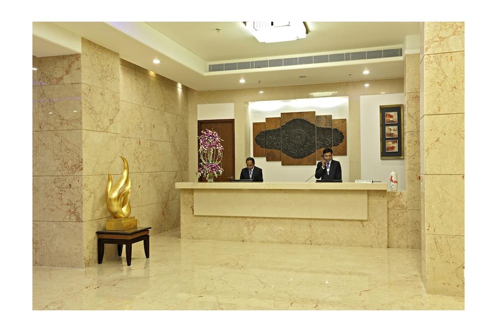 Regenta Jal Mahal, Hotel