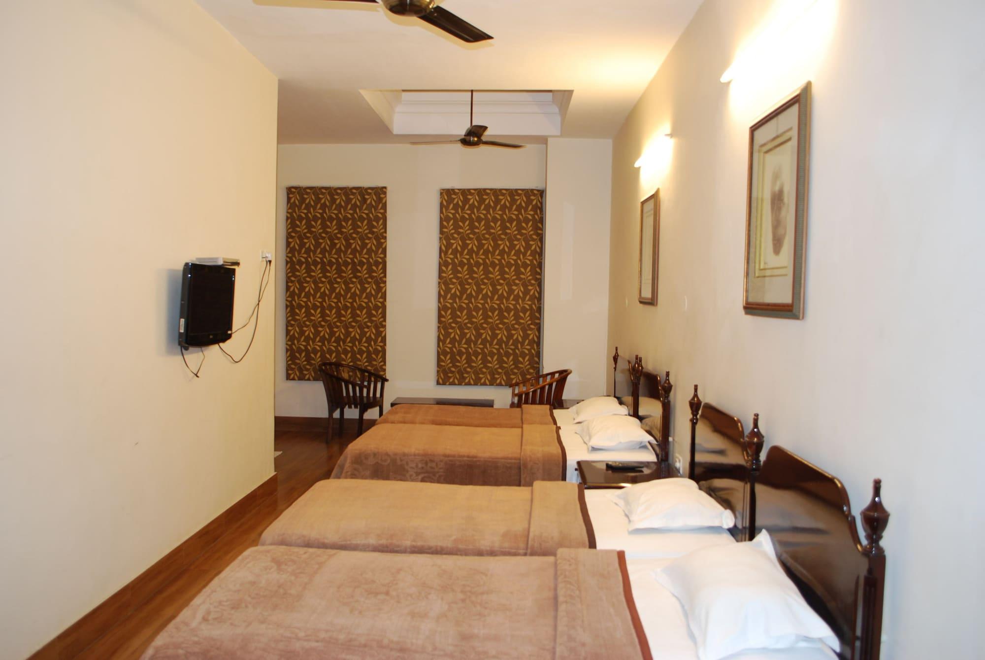 H R Palace 3*