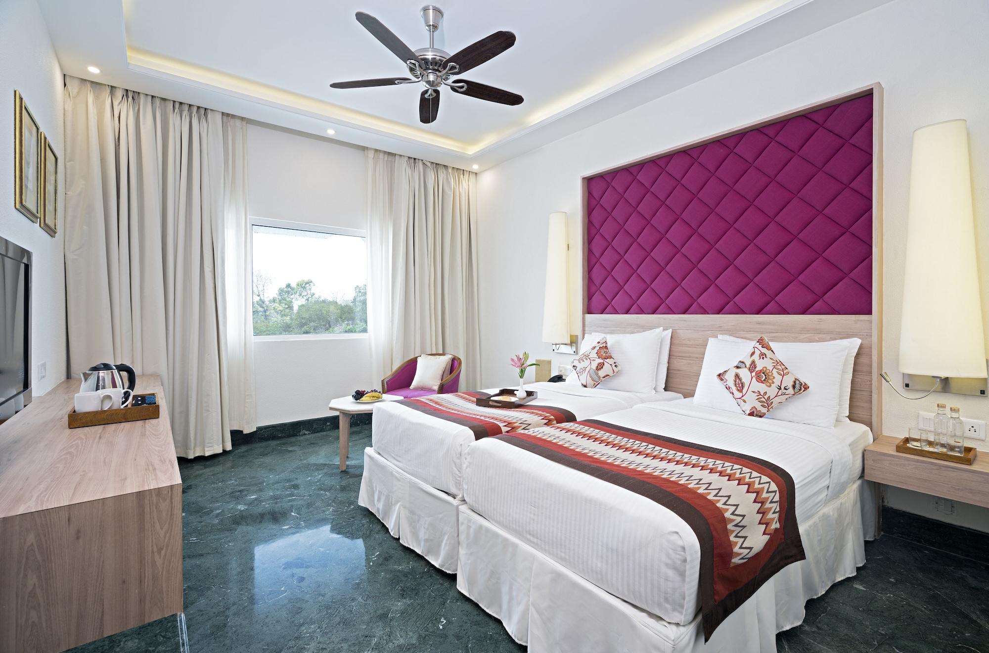 Clarks Amer Hotel 4*