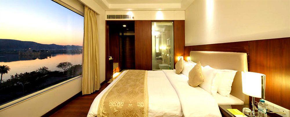 Hotel Regenta Jal Mahal, Jaipur