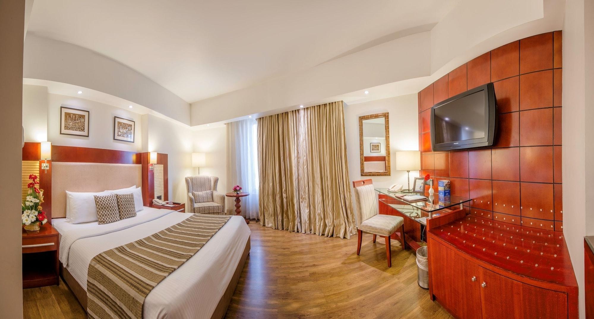 Sarovar Portico Hotel 4*