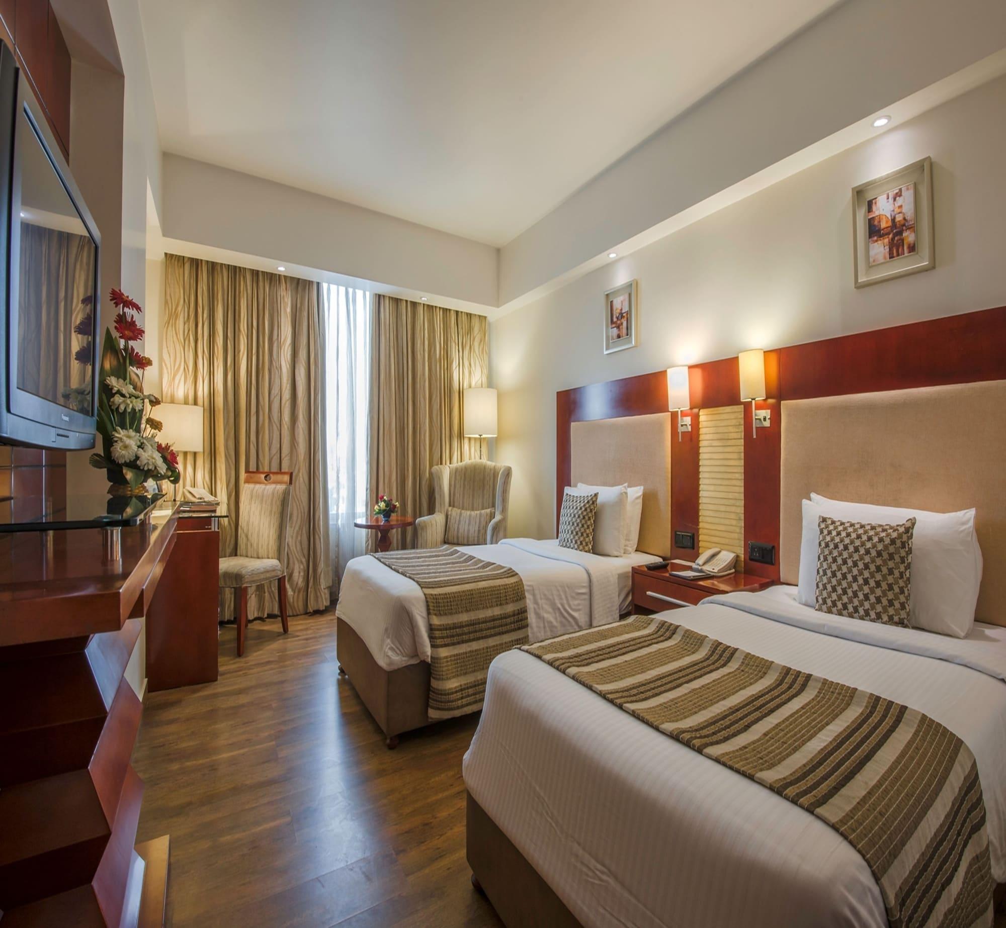 Sarovar Portico 4*