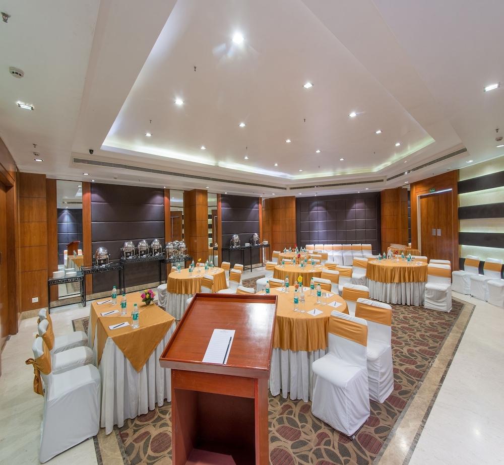 Hotel Sarovar Portico Jaipur