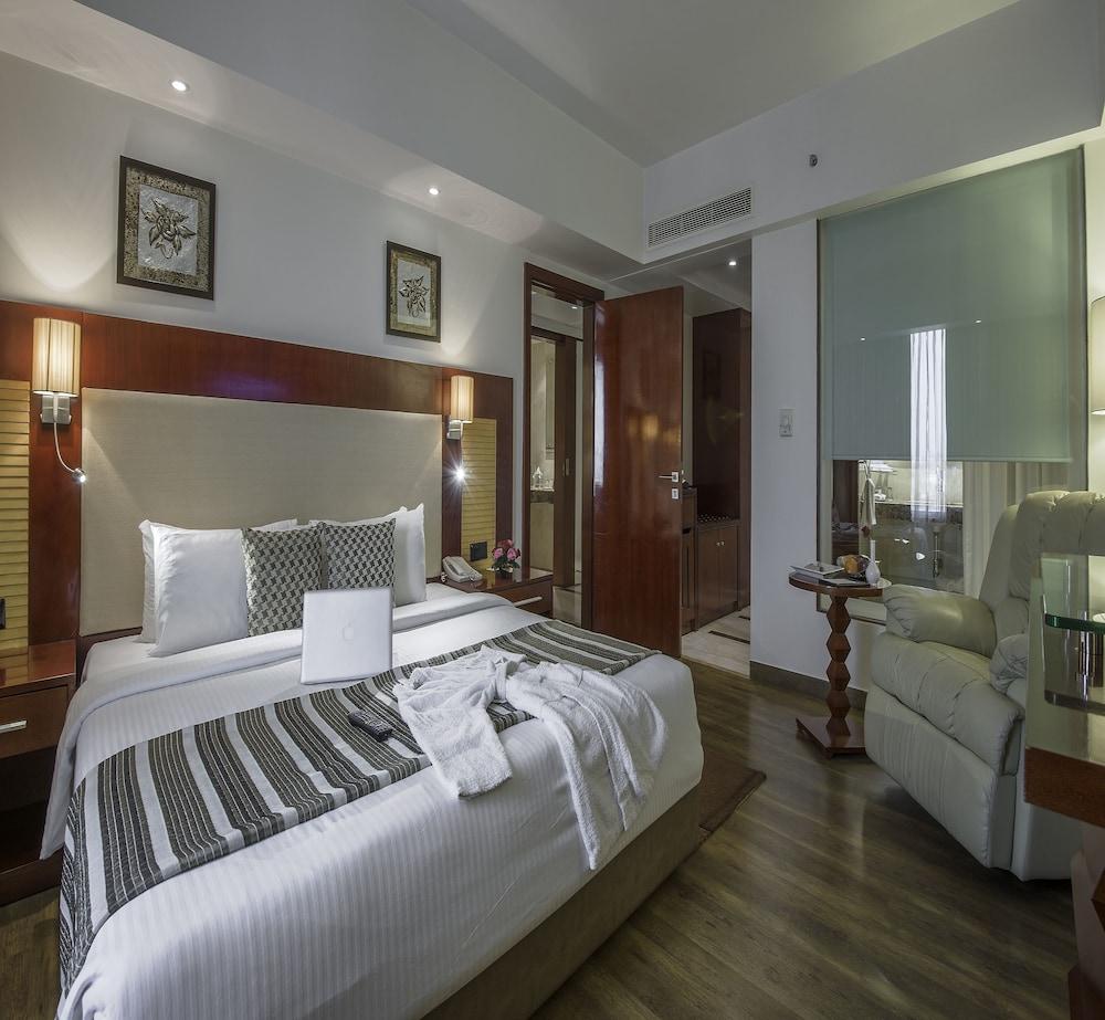 Hotel Sarovar Portico