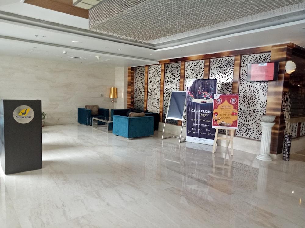 Renest Hotel 4*