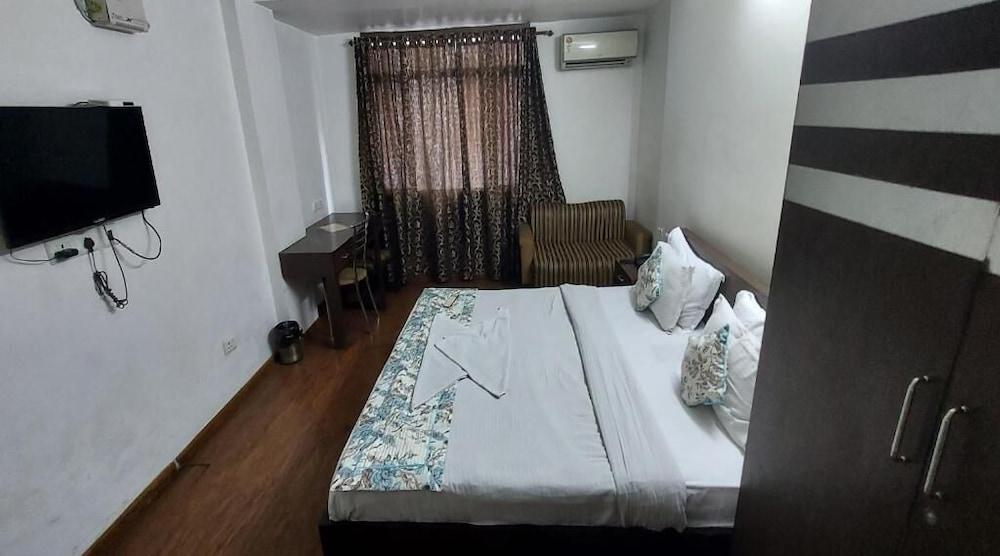 Hotel Rnb Center Jaipur