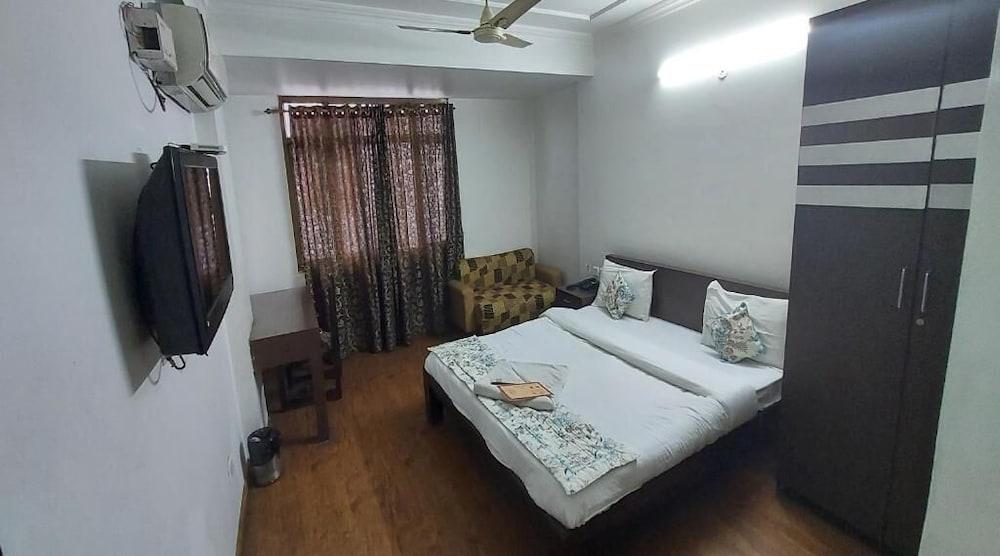 Rnb Center Hotel