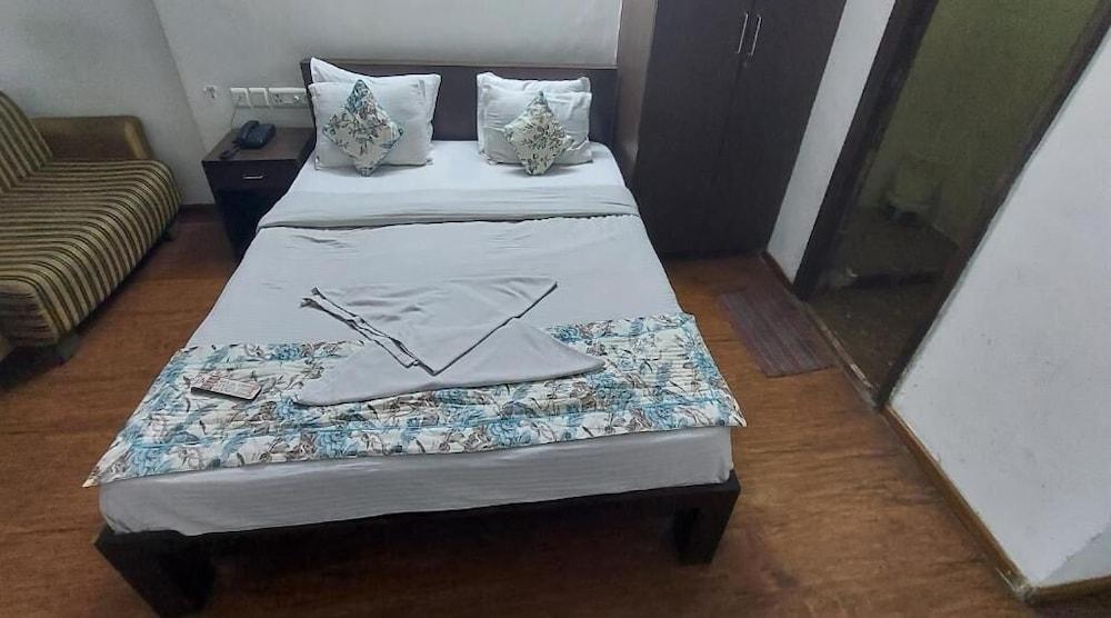 Rnb Center Hotel