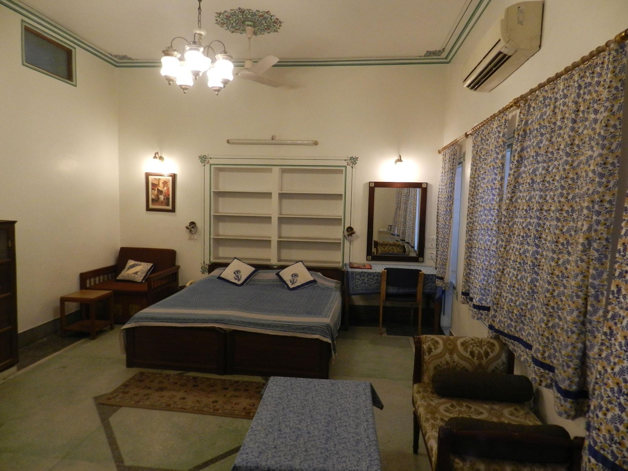 Hotel Tara Niwas 3*