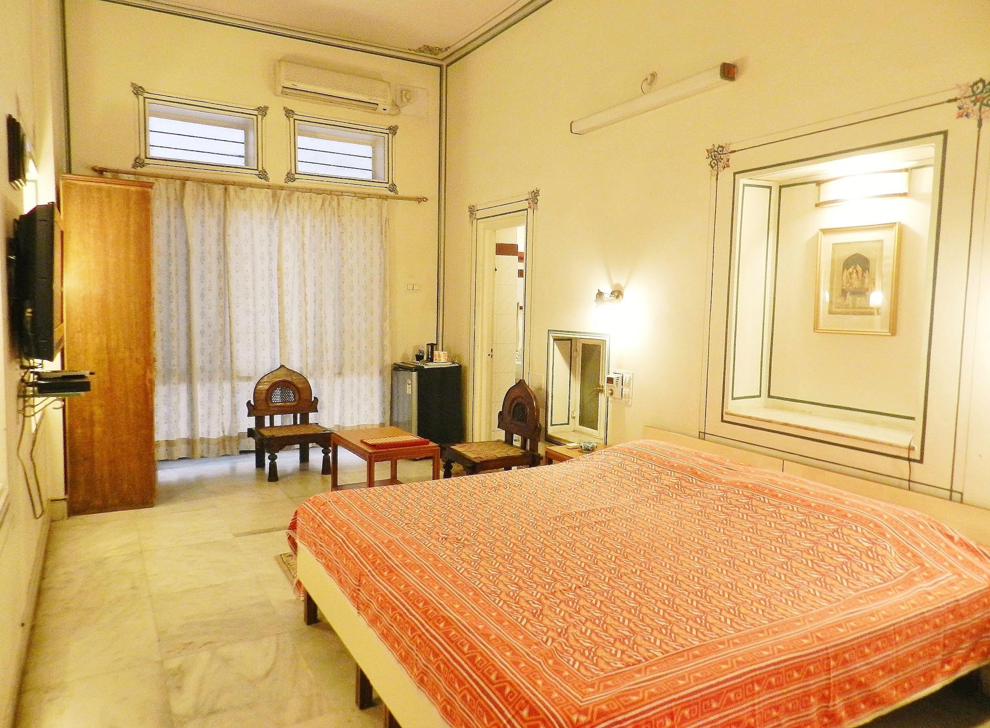 Tara Niwas Hotel