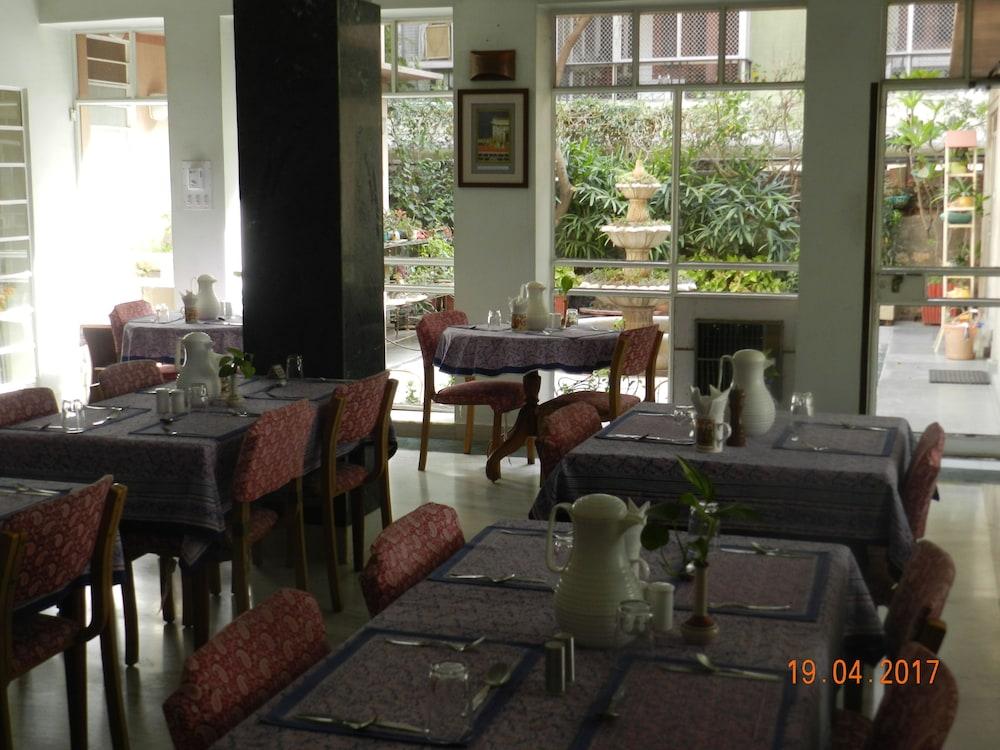 Hotel Tara Niwas 3*