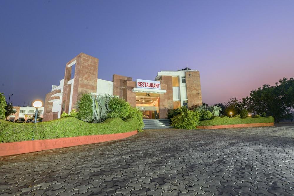 Shivam Resort And Hotel