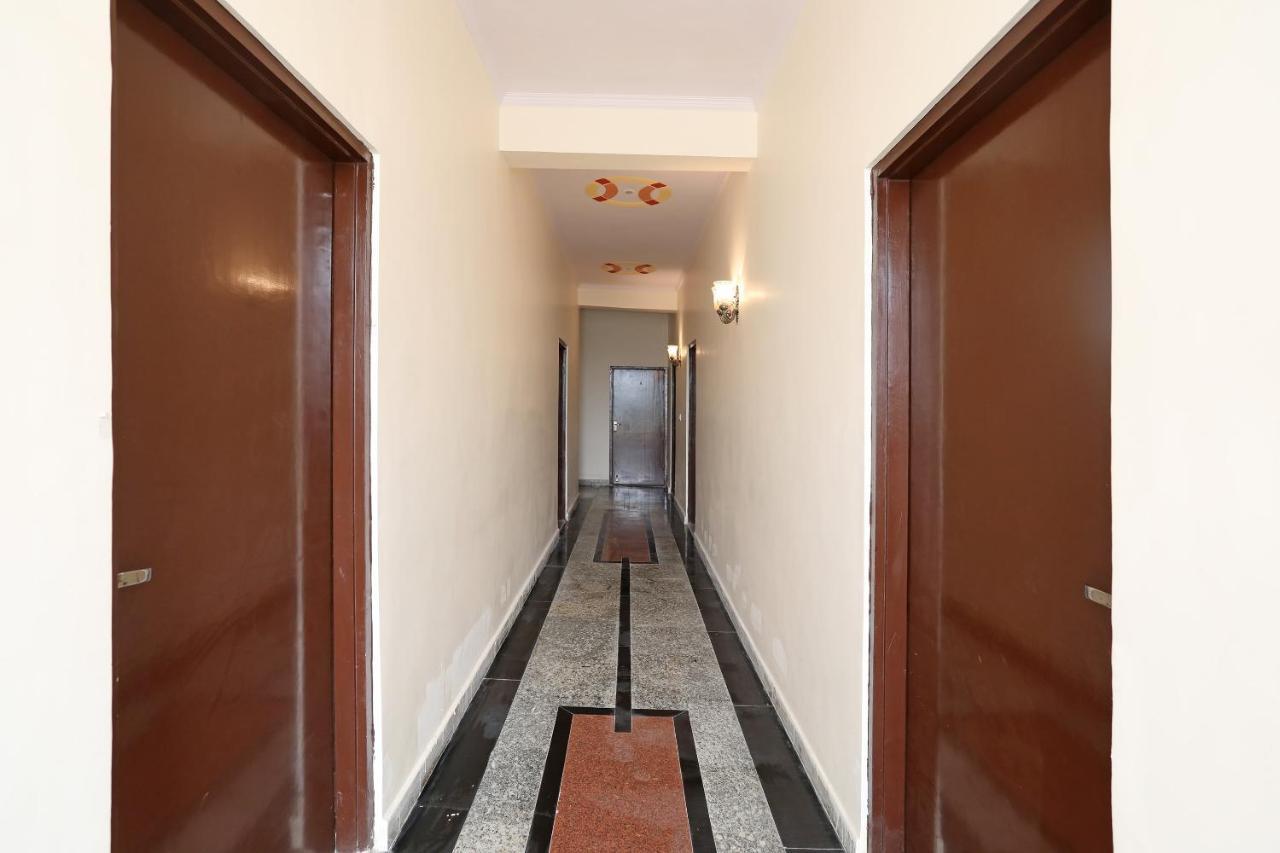 Collection O 10603 Mahima Palace