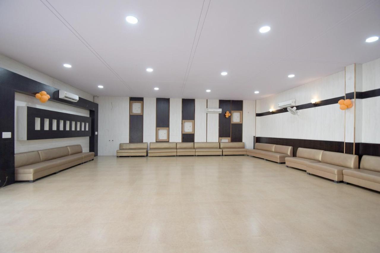 Hotel Oyo 23196 Yash Meridion 3*