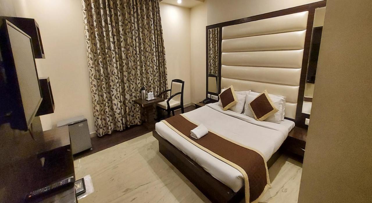 Goyal Palace 3*