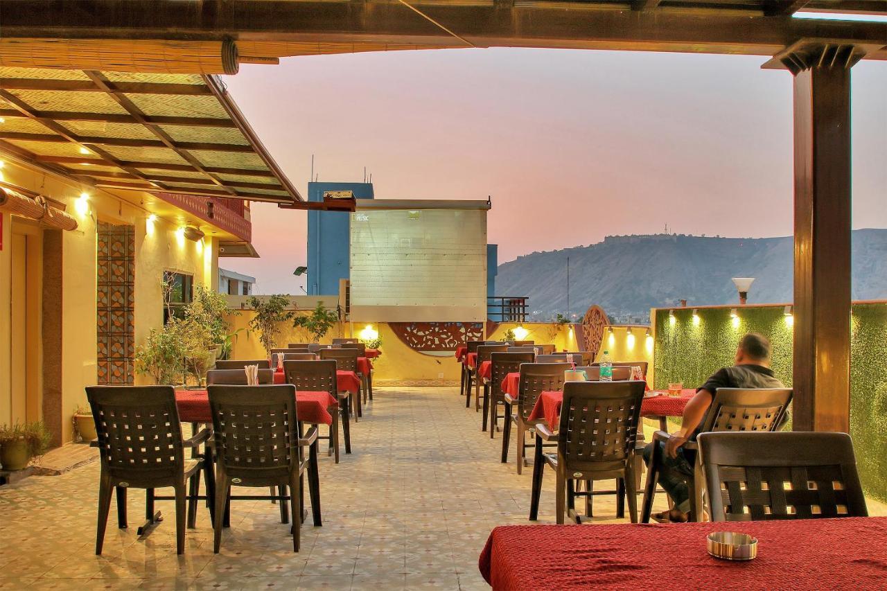 Oyo 2105 Royal Sheraton Jaipur