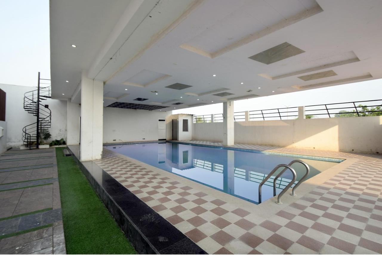 Hotel Oyo 23196 Yash Meridion 3*