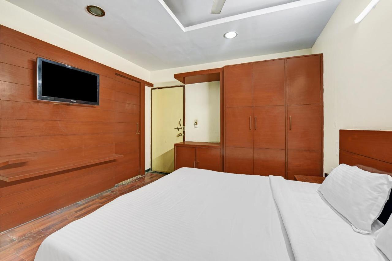 Capital O 84122 Trilok Palace Hotel *