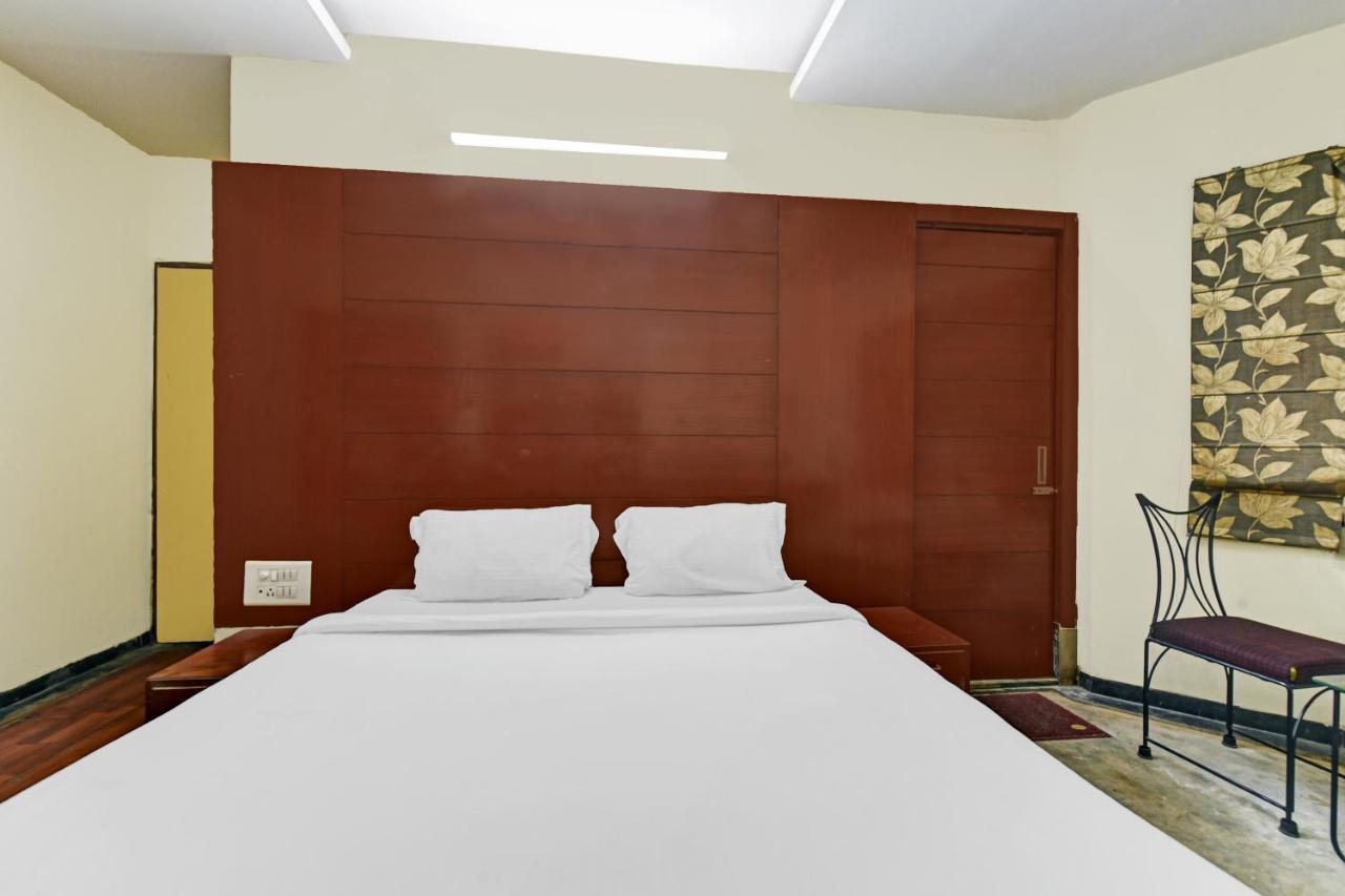 Capital O 84122 Trilok Palace Hotel *