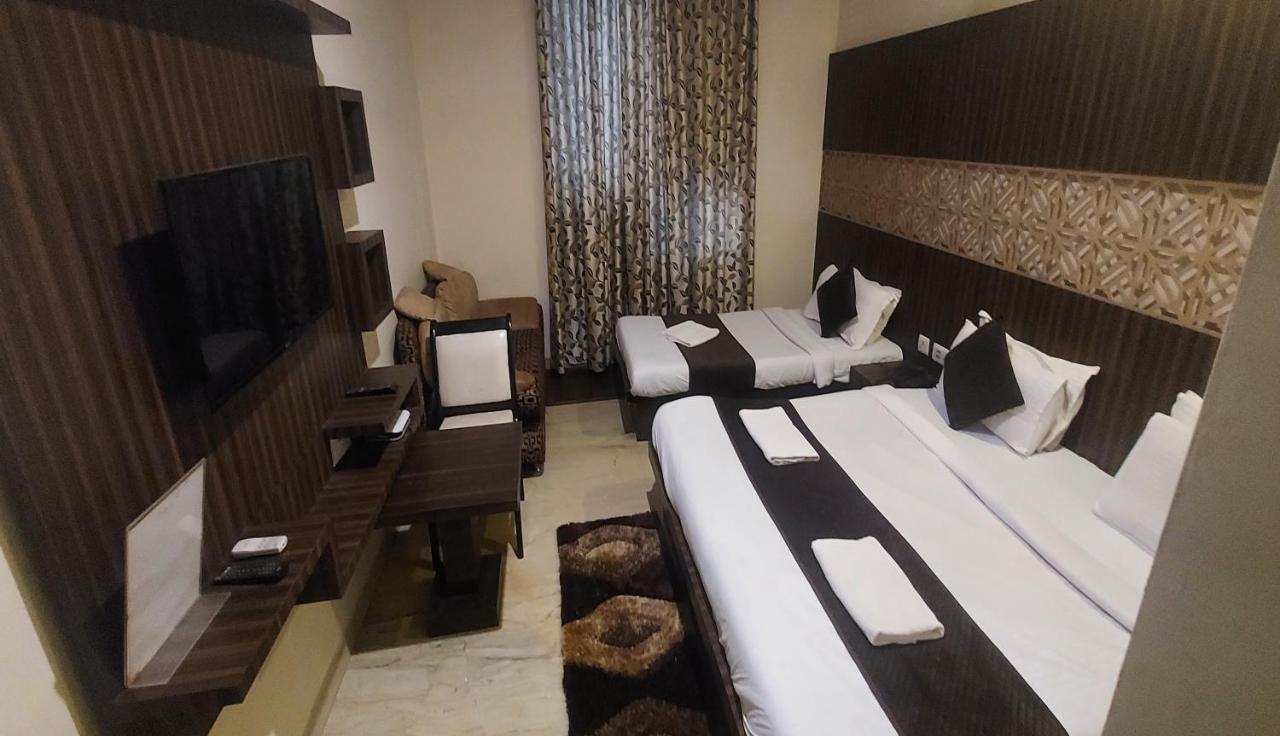 Goyal Palace Hotel