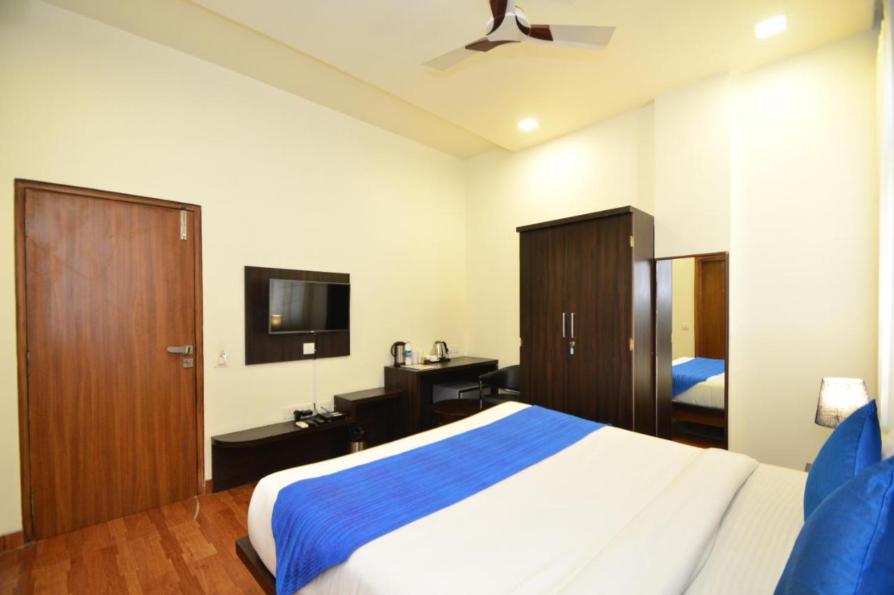 Sapphire World Hotel 3*