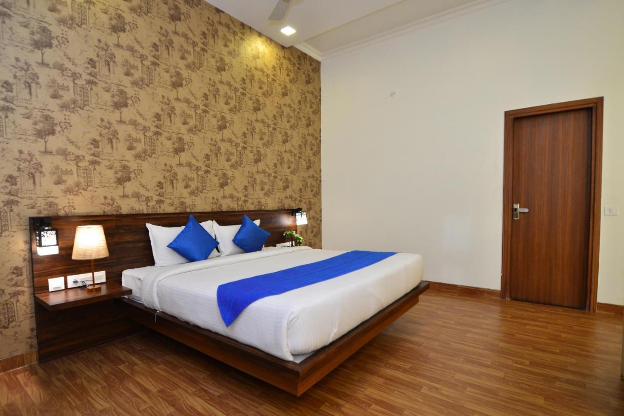 Sapphire World Hotel 3*