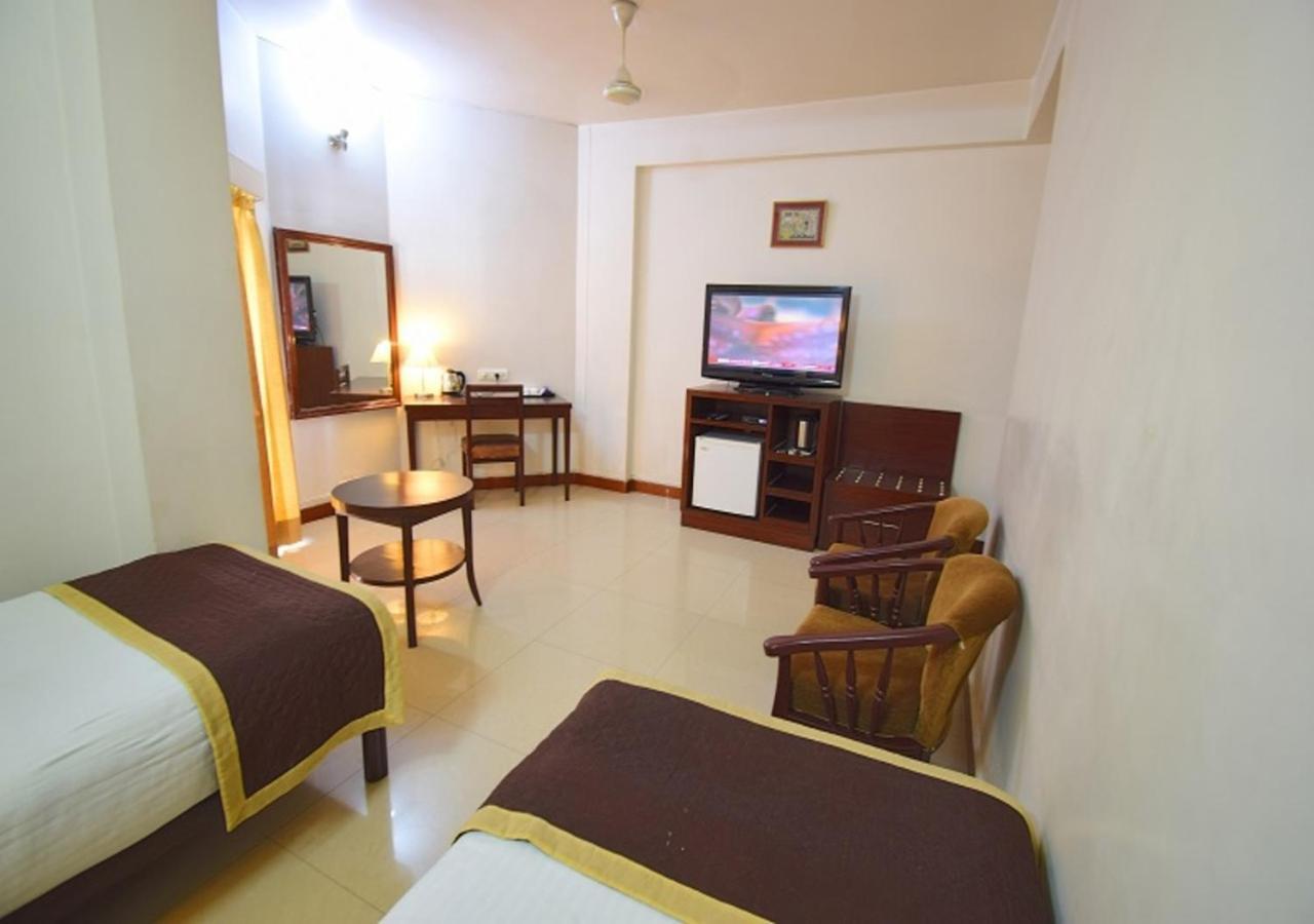 Hotel Shikha Centre 3*