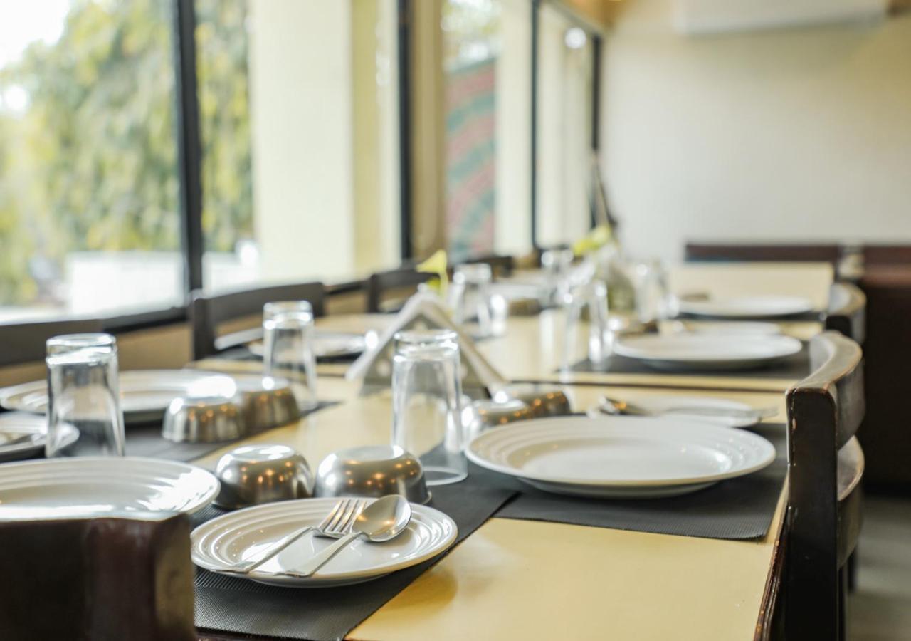 Hotel Shikha Centre 3*