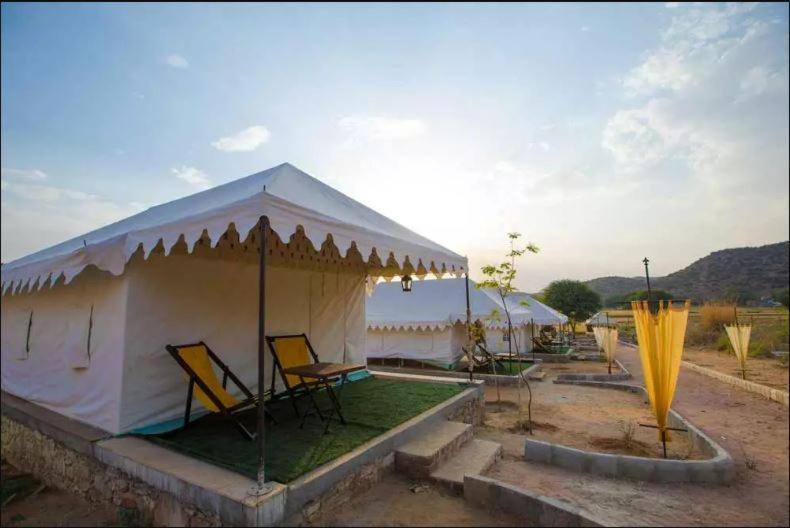Grass Field Valley Hotel Jaipur