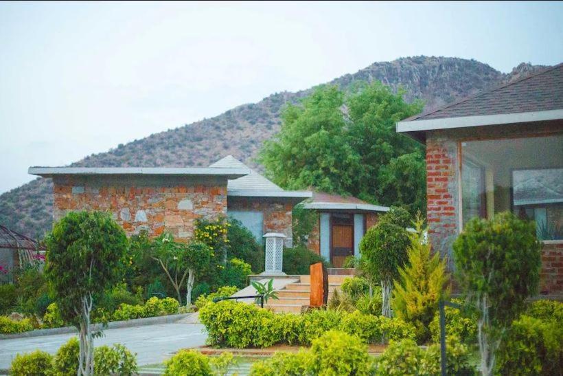 Grass Field Valley Hotel Jaipur