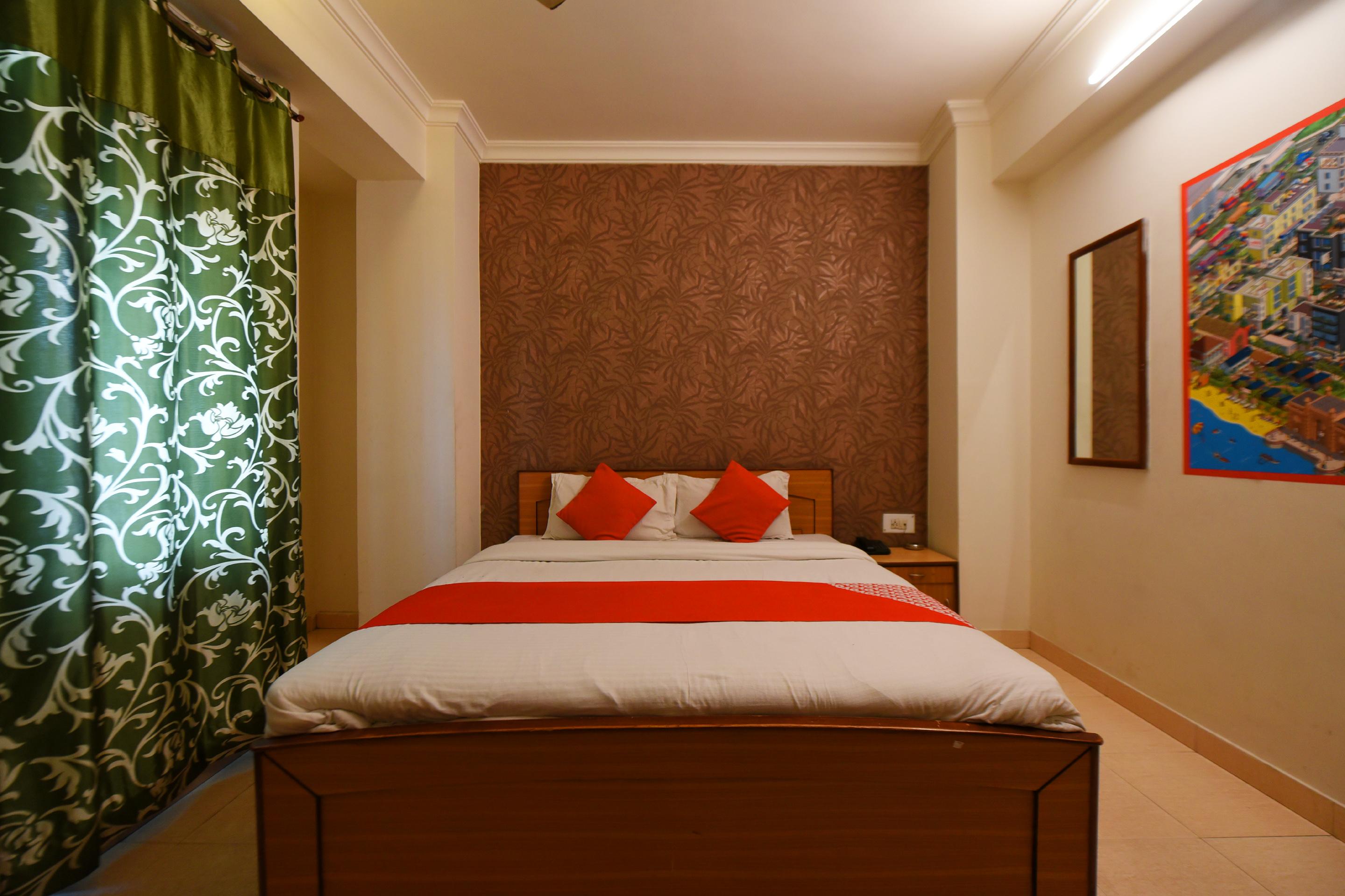 Oyo 22915 C M Regency 2*