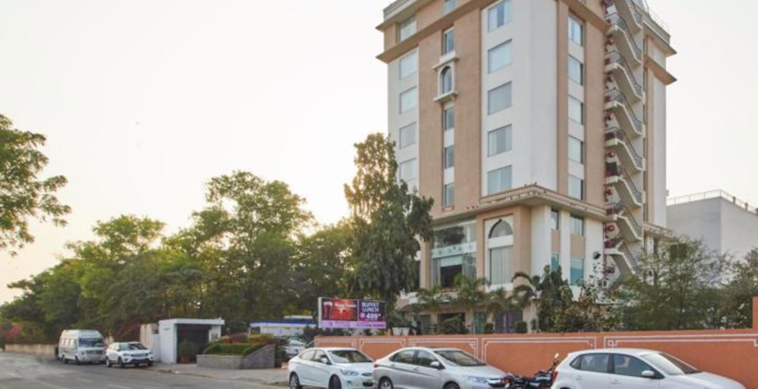 Regenta Jal Mahal, Hotel