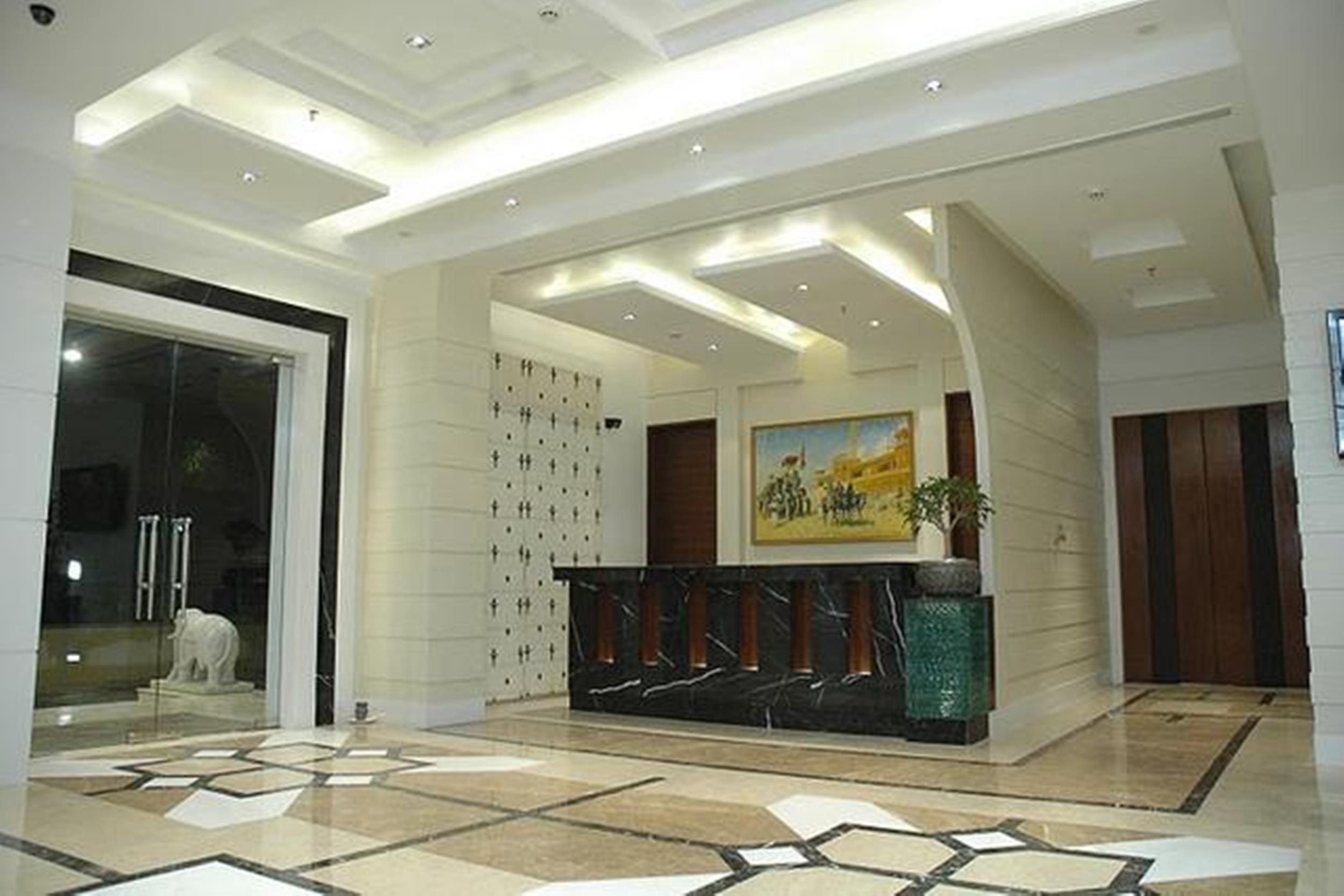 Hotel Sarovar Portico 4*