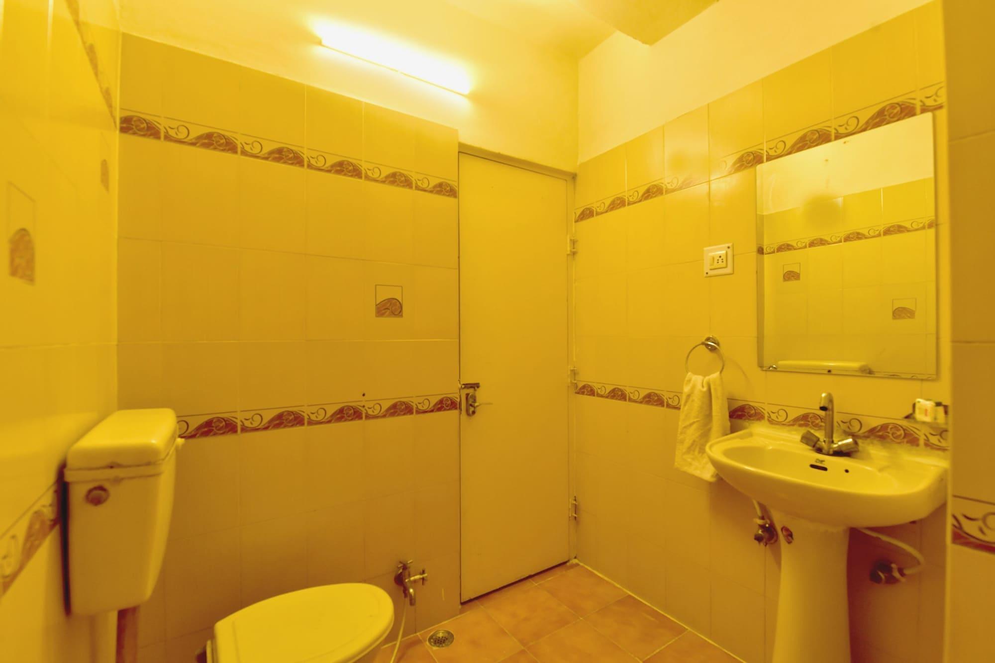 Hotel Oyo 22915 C M Regency