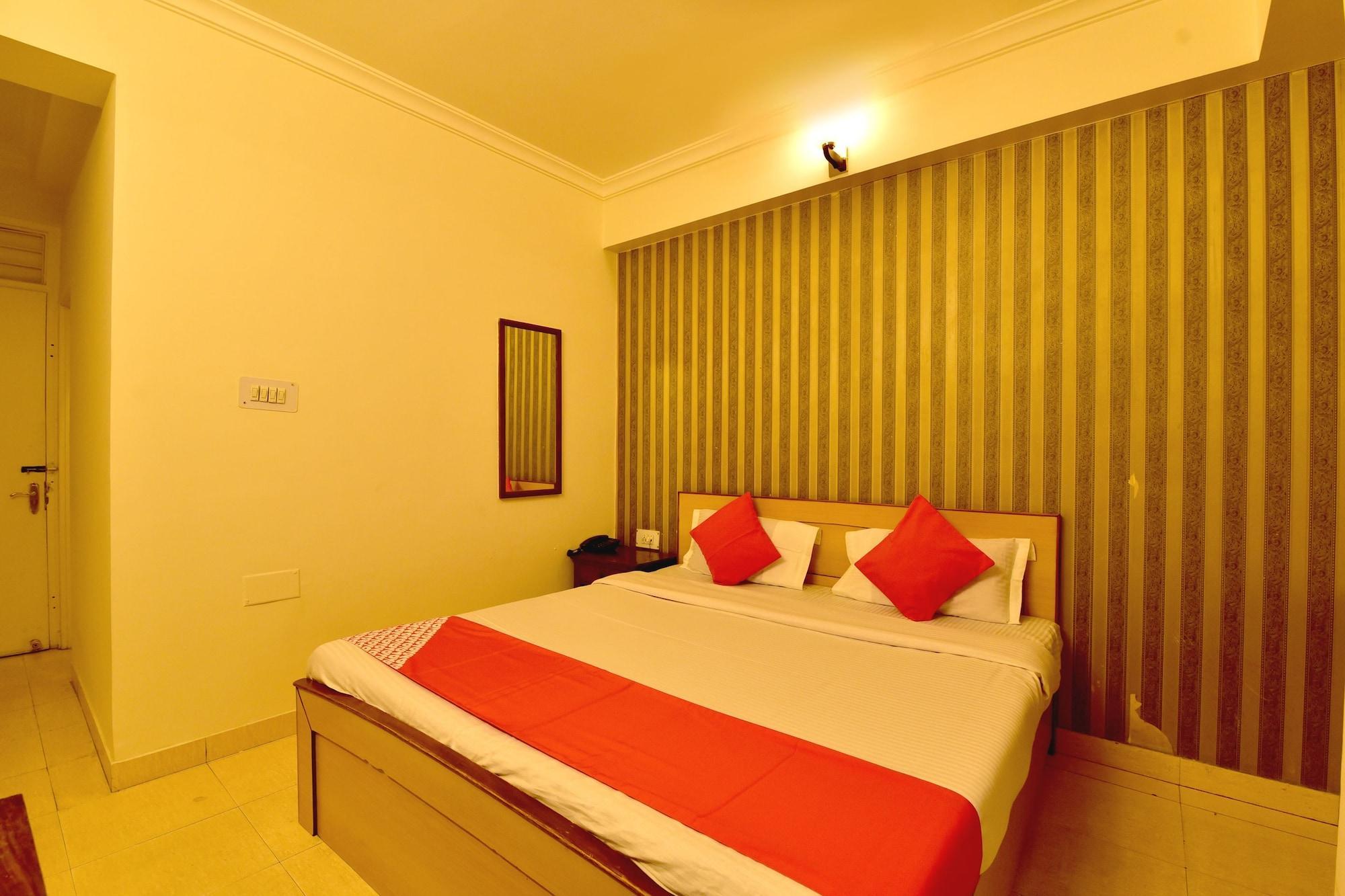 Oyo 22915 C M Regency Hotel
