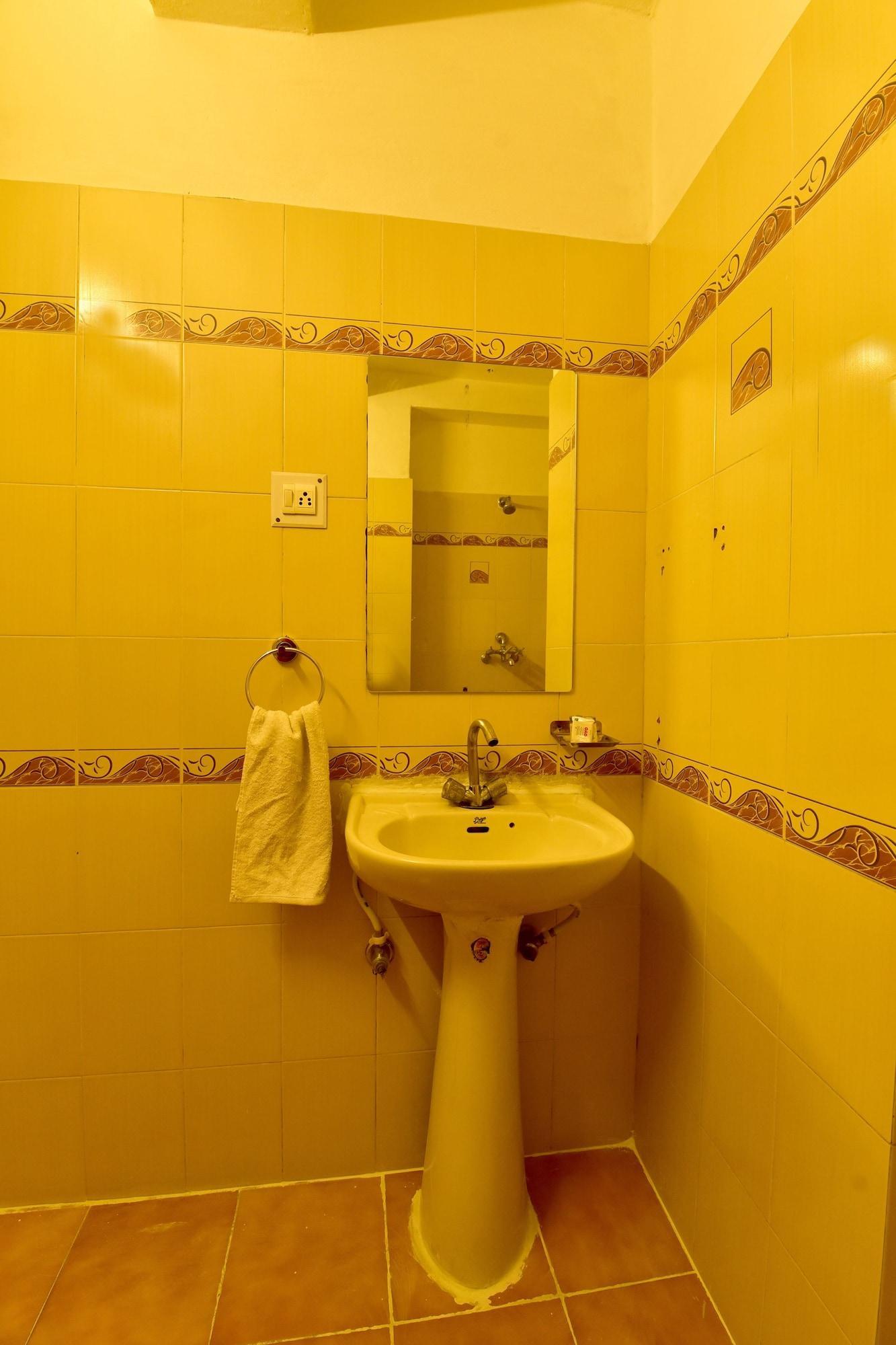 Oyo 22915 C M Regency Hotel Jaipur