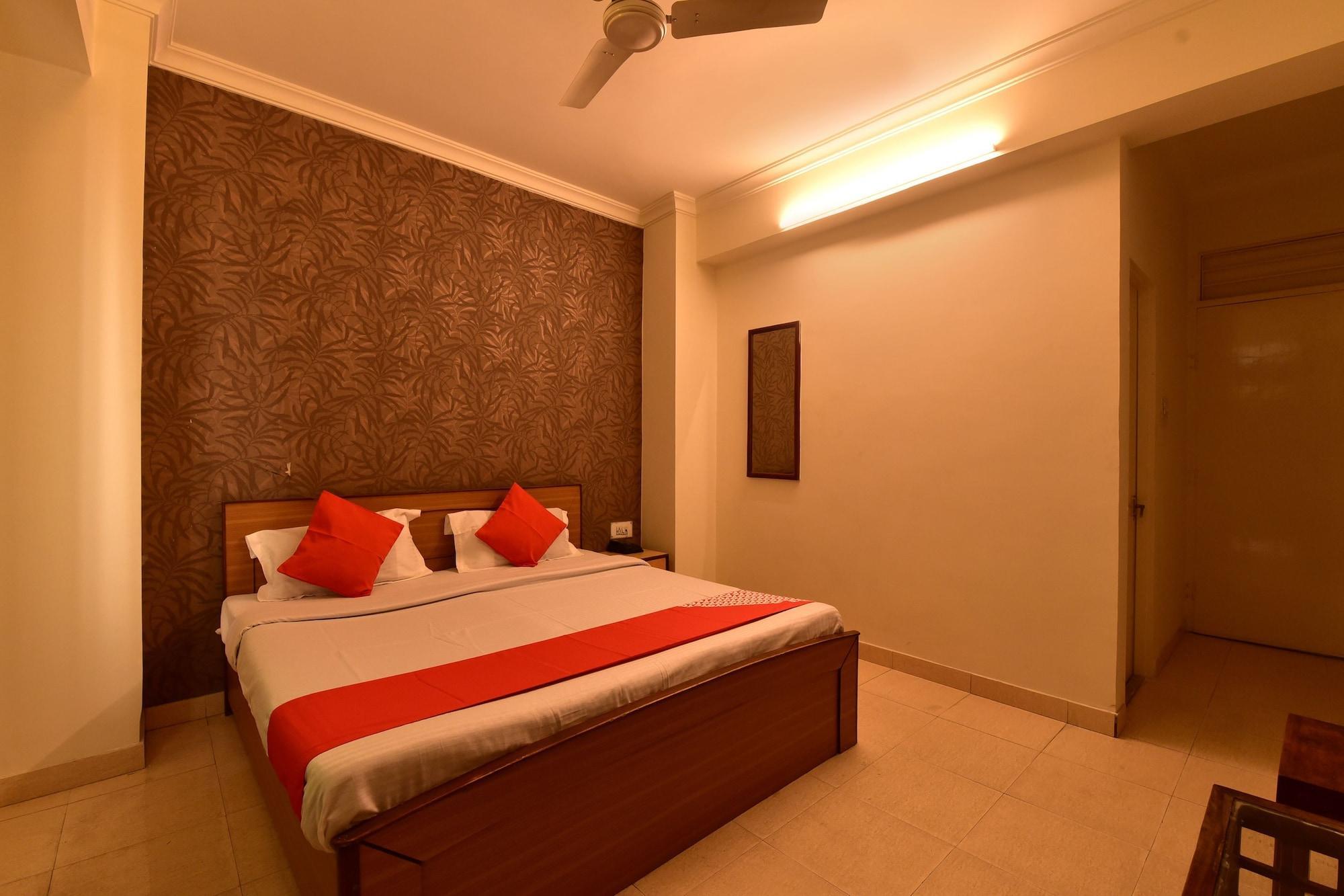 Oyo 22915 C M Regency 2*
