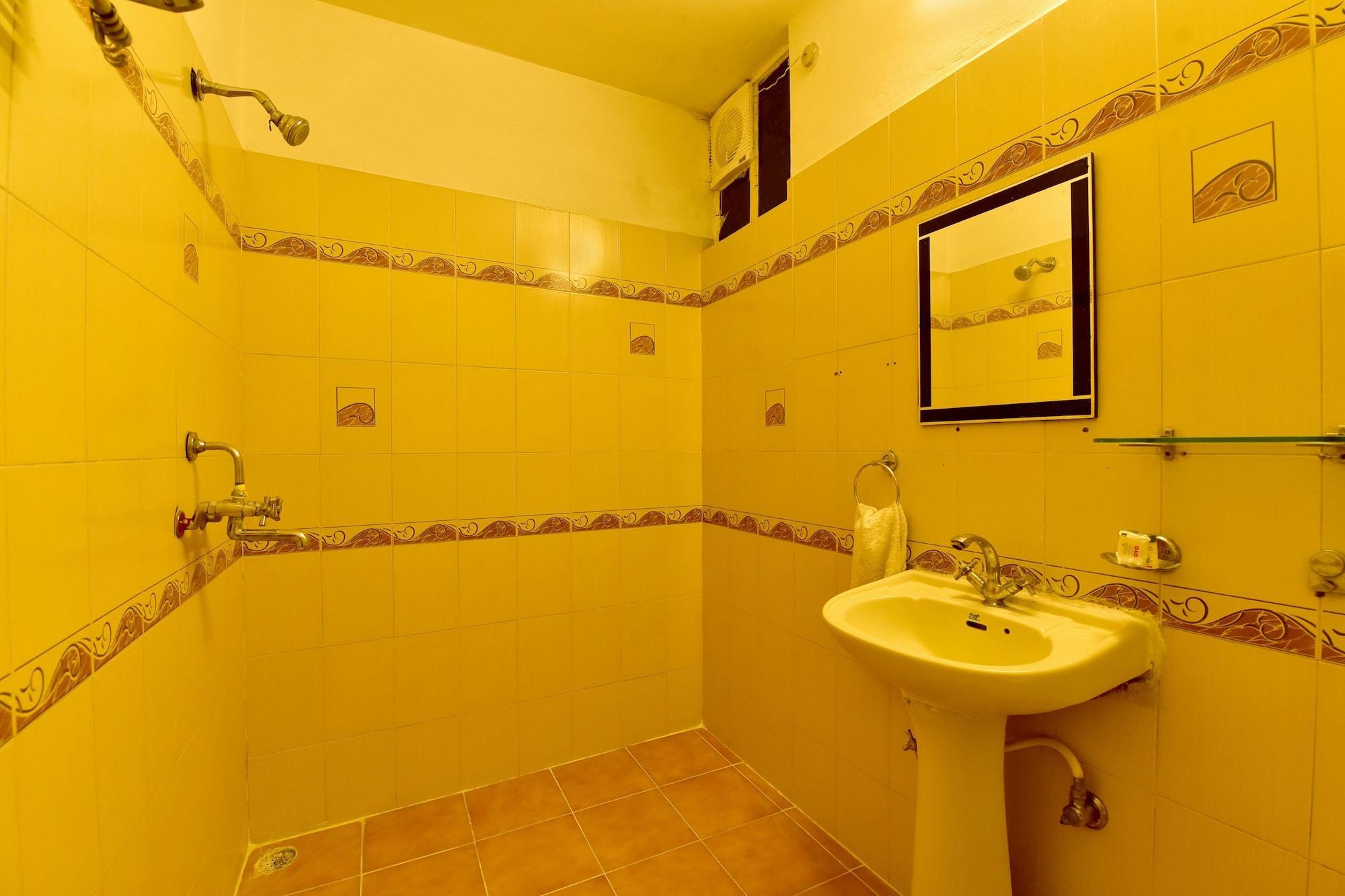 Hotel Oyo 22915 C M Regency 2*
