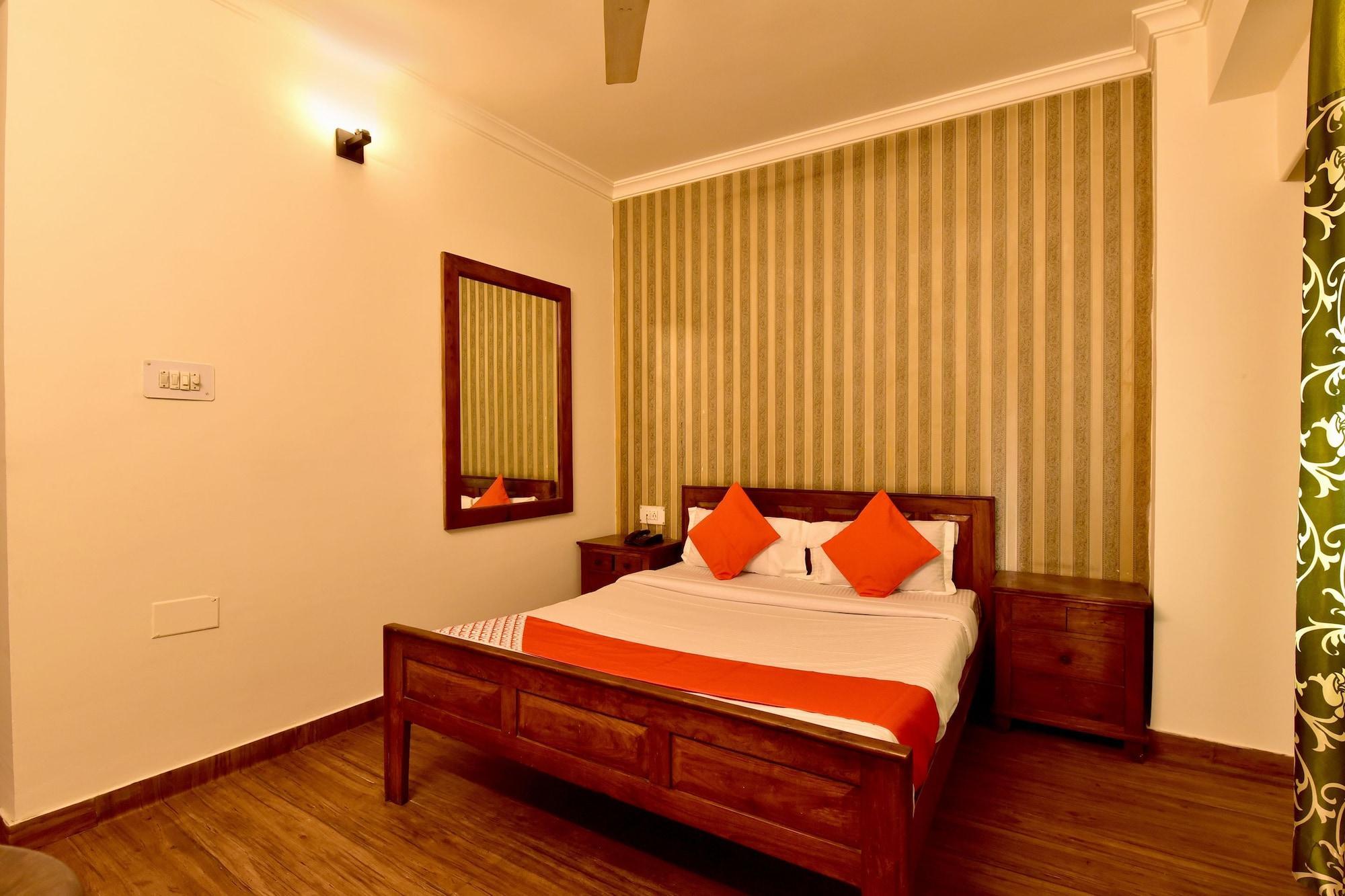 Oyo 22915 C M Regency Hotel