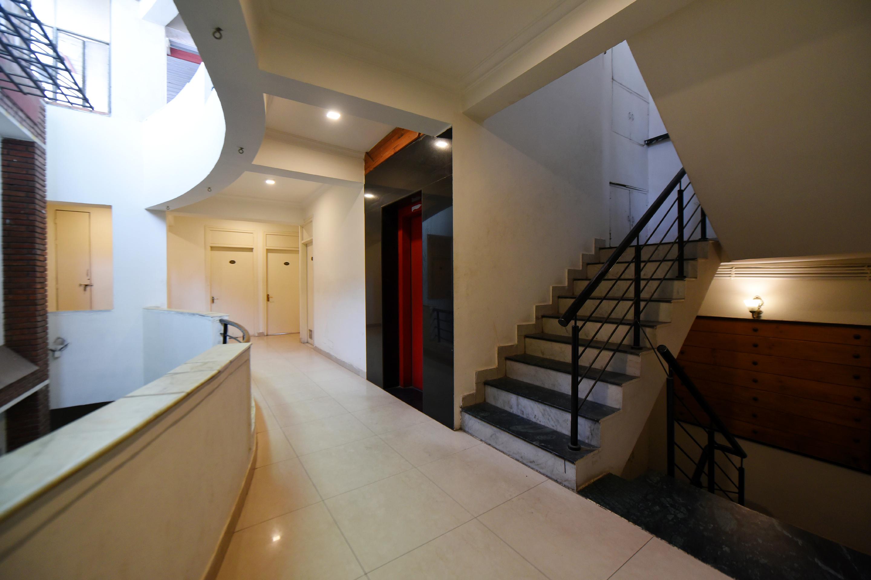 Oyo 22915 C M Regency Hotel