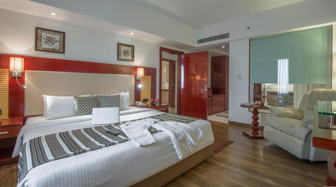 Sarovar Portico 4*