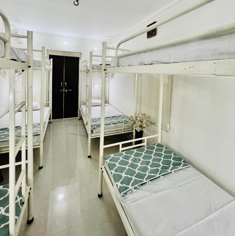 Ivory Hostel *