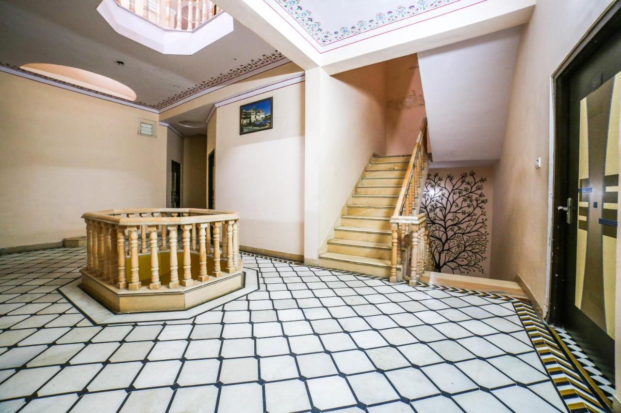 Hotel Collection O 36316 Hotel White Palace 3*