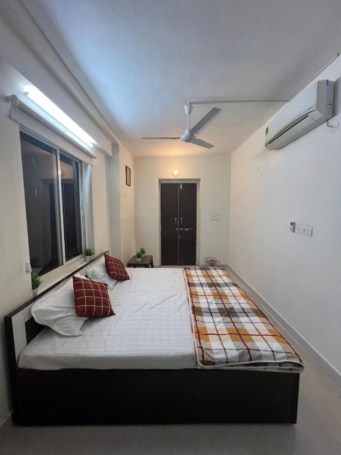 Ivory Hostel *