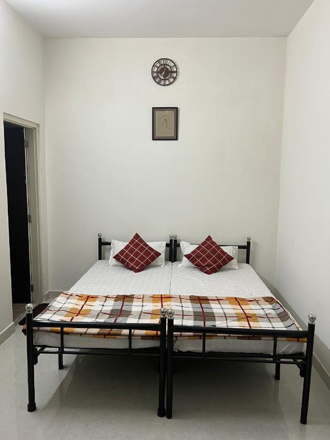 Ivory Hostel *