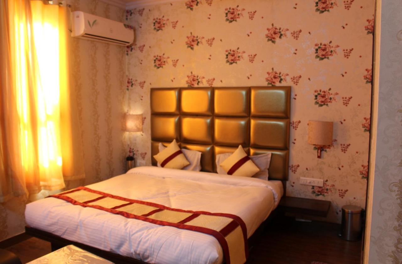 Hotel Meenakshi Palace