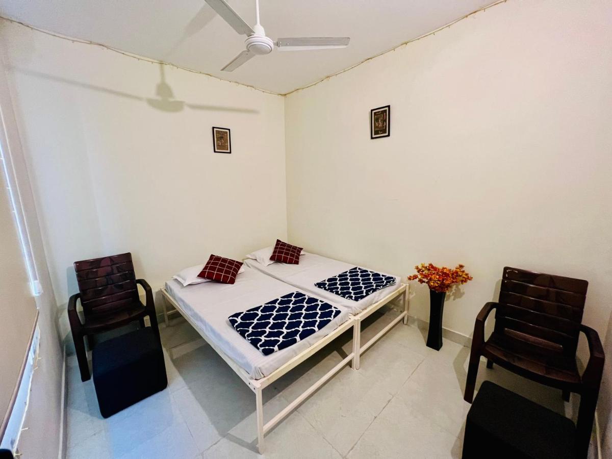 Hostel Ivory *