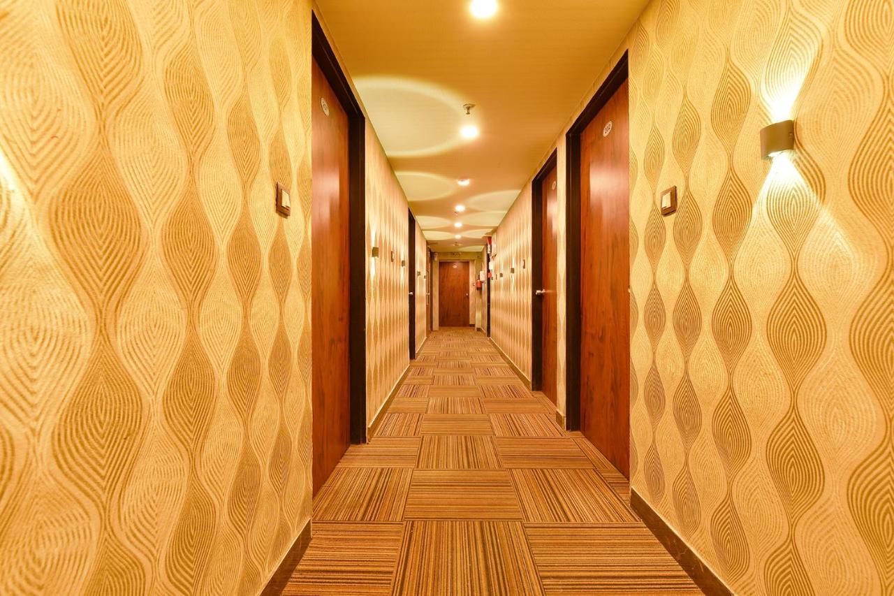 Fabhotel Queens Hub